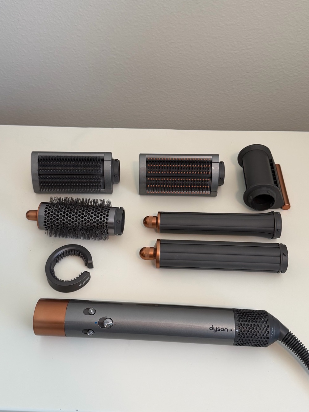 Dyson Airwrap Multi-Styler - Picture 2 of 6